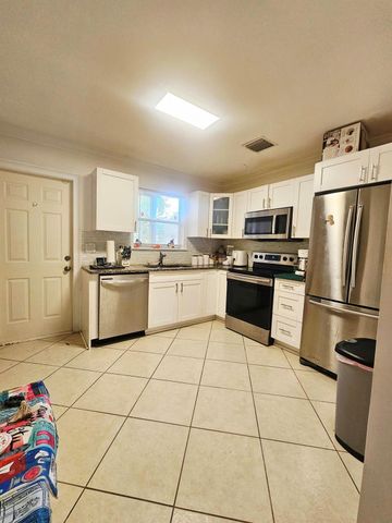 2018 S 10th Street C, Fort Pierce, FL 34950