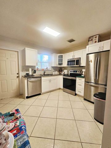 2018 S 10th Street C, Fort Pierce, FL 34950