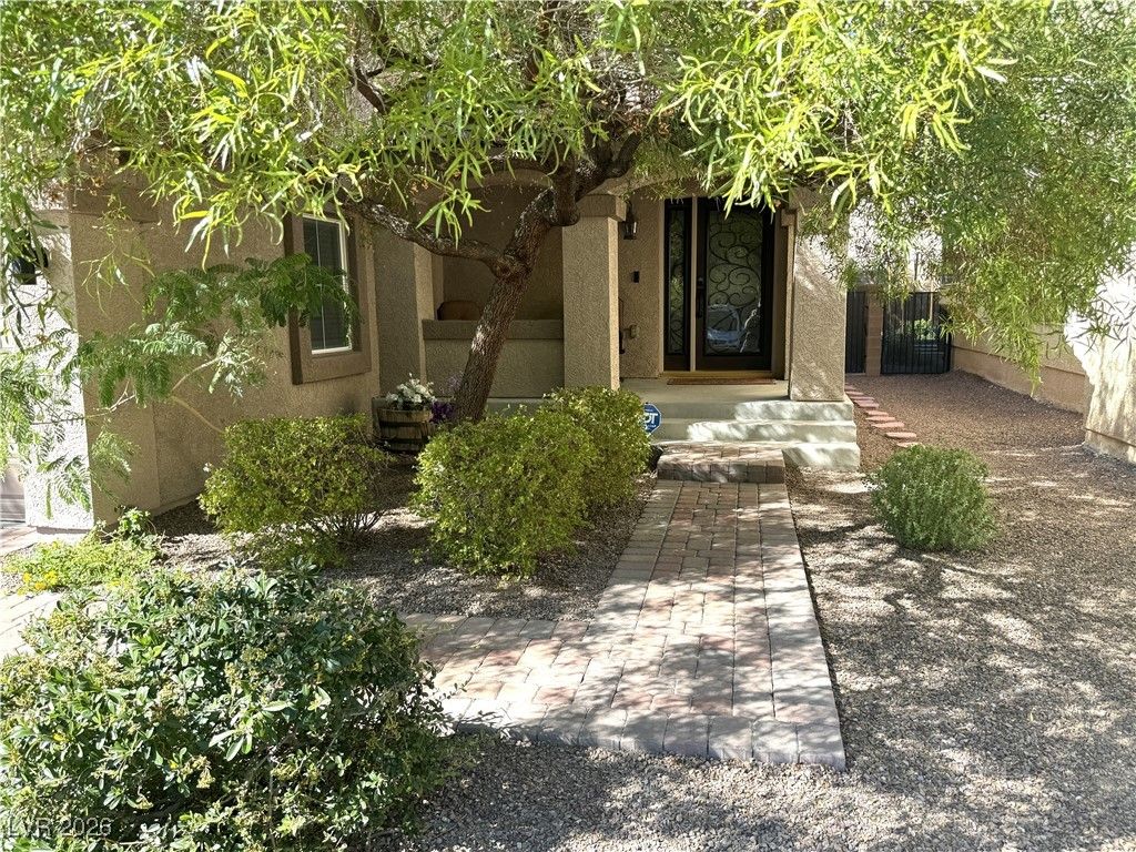 Image 2 of property listing at 10919 Pentland Downs Street, Las Vegas, NV 89141
