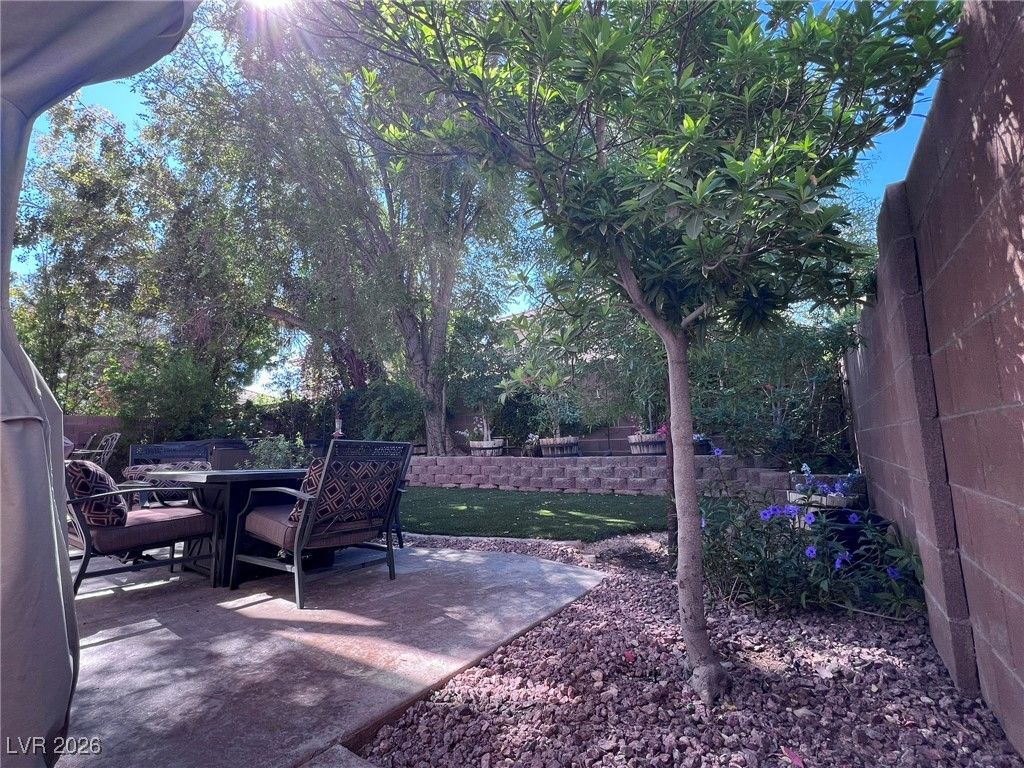 Image 4 of property listing at 10919 Pentland Downs Street, Las Vegas, NV 89141