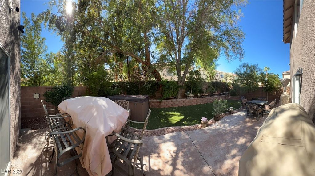 Image 5 of property listing at 10919 Pentland Downs Street, Las Vegas, NV 89141