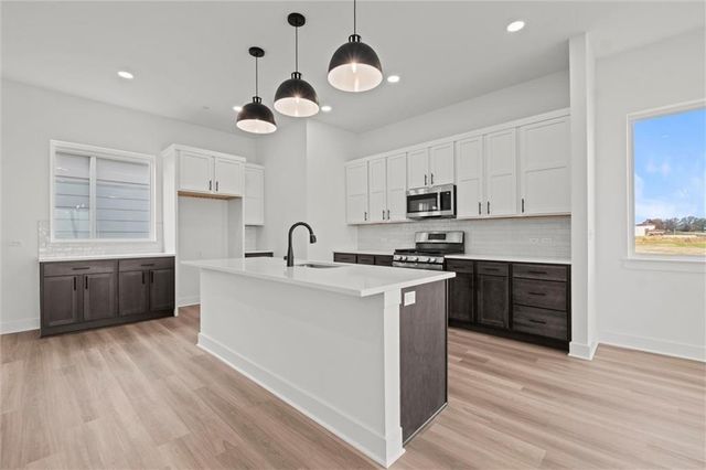 456 SW Brummel Road, Lee's Summit, MO 64081