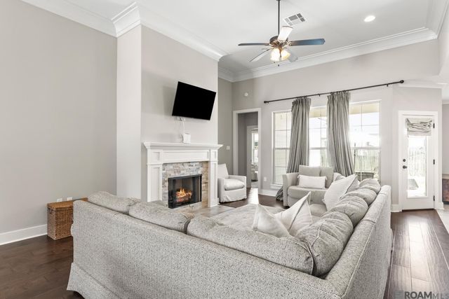 529 Flycatcher Dr, Baton Rouge, LA 70810