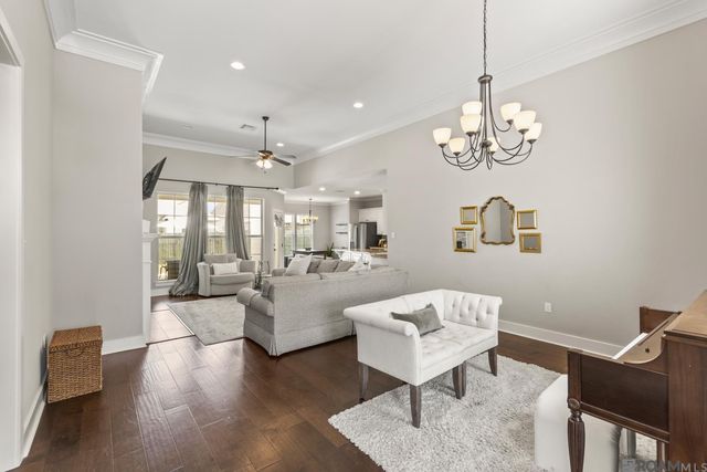 529 Flycatcher Dr, Baton Rouge, LA 70810