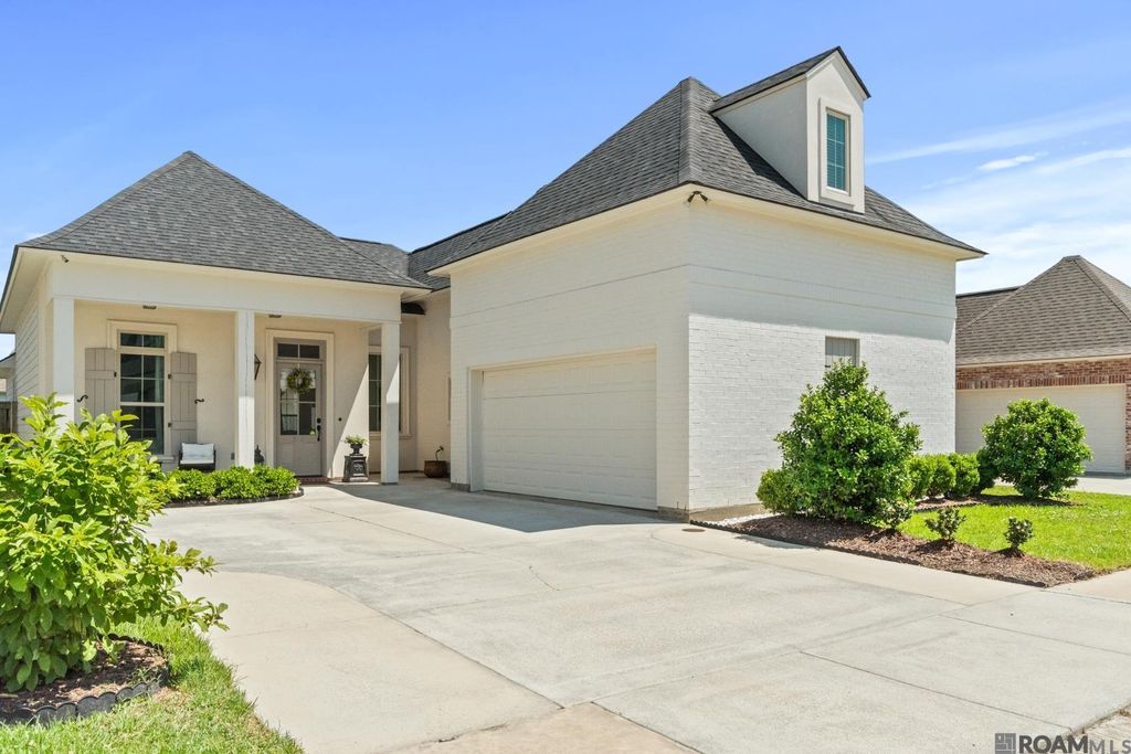 529 Flycatcher Dr, Baton Rouge, LA 70810