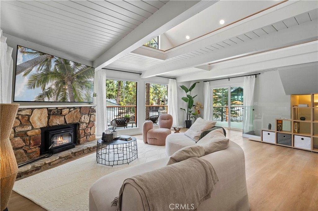 Image 11 of property listing at 41735 Comstock, Big Bear Lake, CA 92315