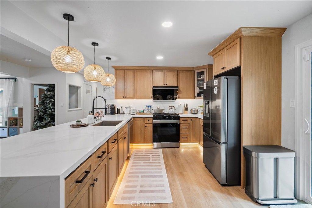 Image 19 of property listing at 41735 Comstock, Big Bear Lake, CA 92315