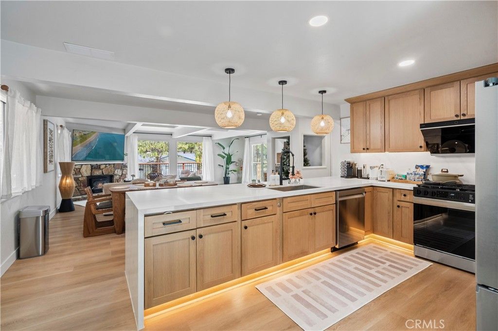 Image 21 of property listing at 41735 Comstock, Big Bear Lake, CA 92315