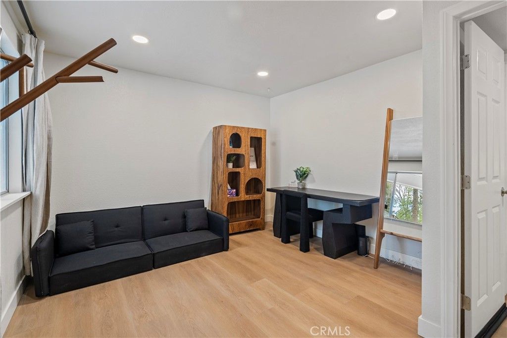 Image 32 of property listing at 41735 Comstock, Big Bear Lake, CA 92315