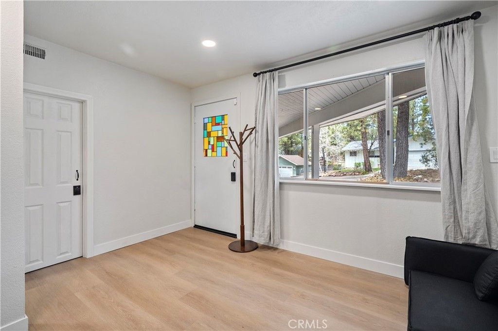 Image 34 of property listing at 41735 Comstock, Big Bear Lake, CA 92315