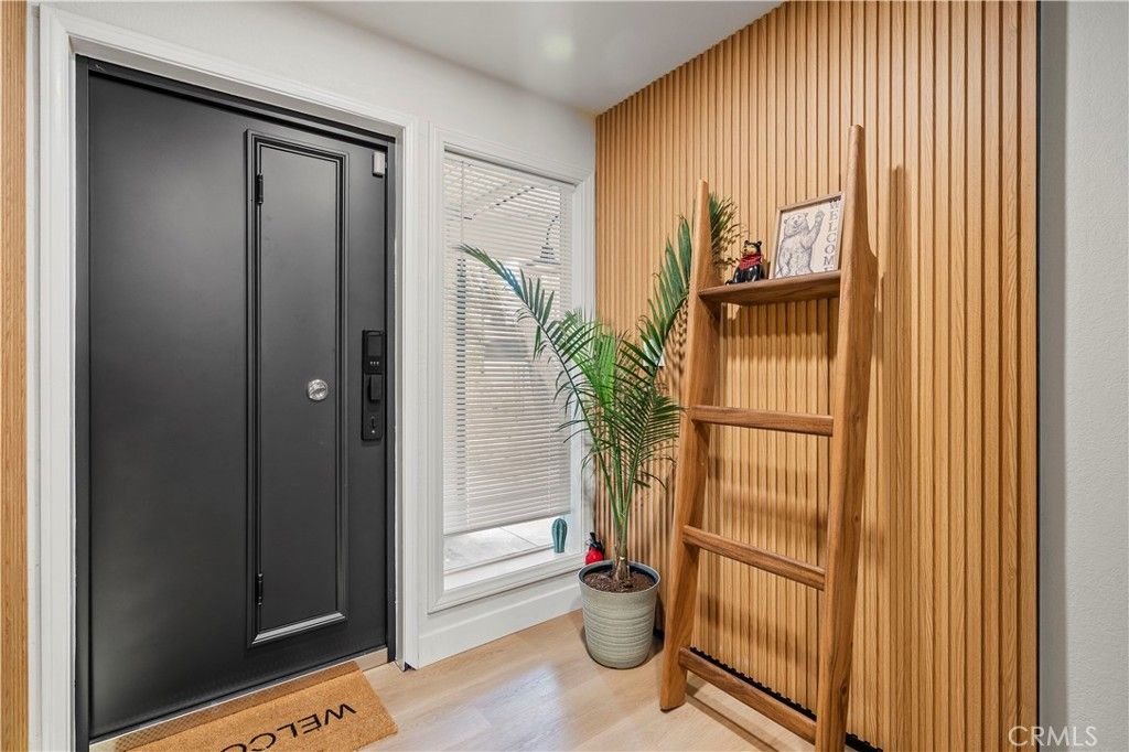 Image 5 of property listing at 41735 Comstock, Big Bear Lake, CA 92315
