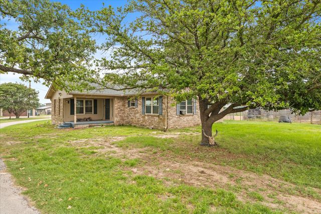 529 An County Road 2304, Tennessee Colony, TX 75861