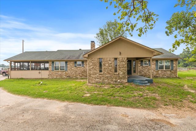 529 An County Road 2304, Tennessee Colony, TX 75861