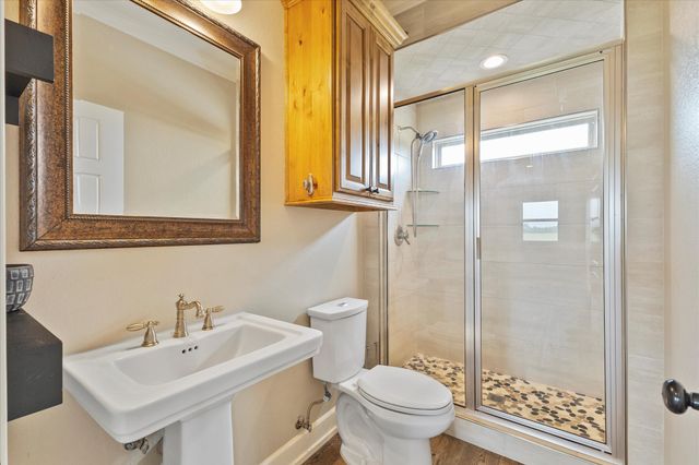529 An County Road 2304, Tennessee Colony, TX 75861