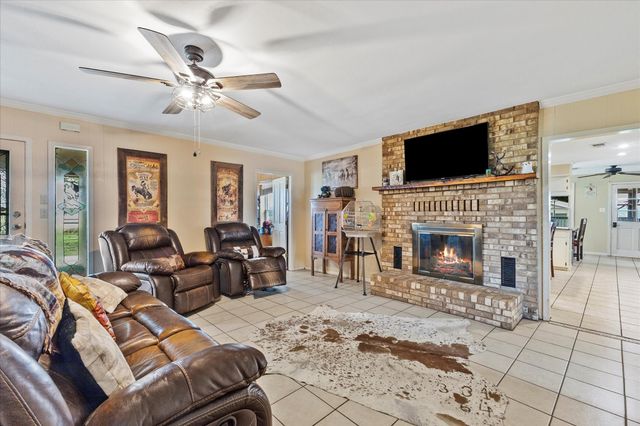 529 An County Road 2304, Tennessee Colony, TX 75861