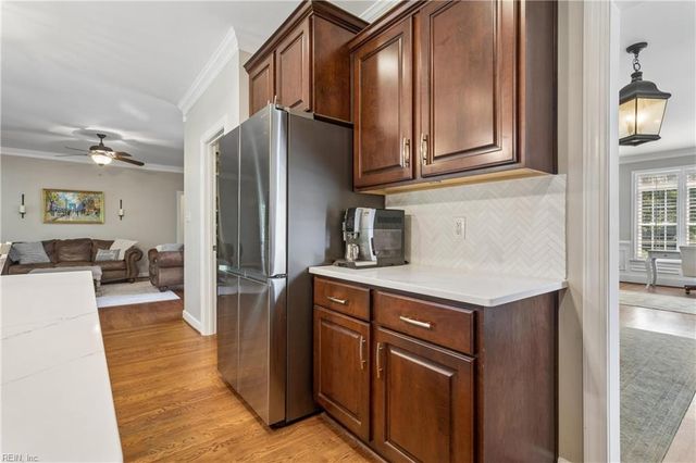 402 Pasture LN, Yorktown, VA 23693
