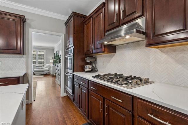 402 Pasture LN, Yorktown, VA 23693