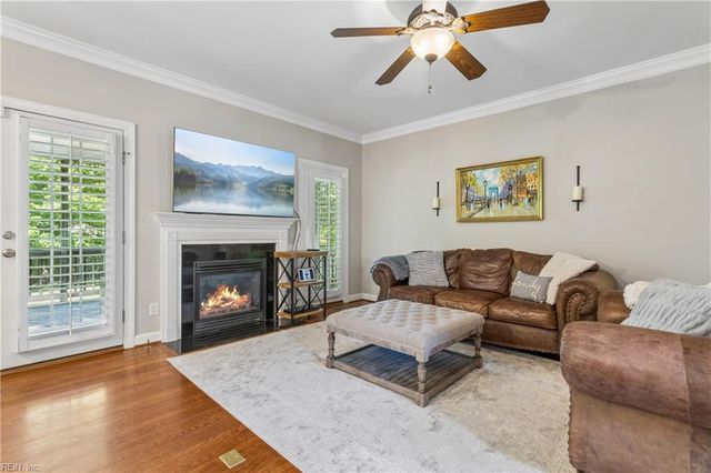 402 Pasture LN, Yorktown, VA 23693
