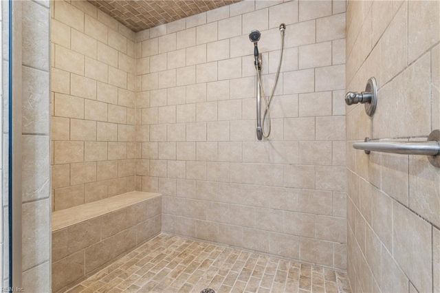402 Pasture LN, Yorktown, VA 23693
