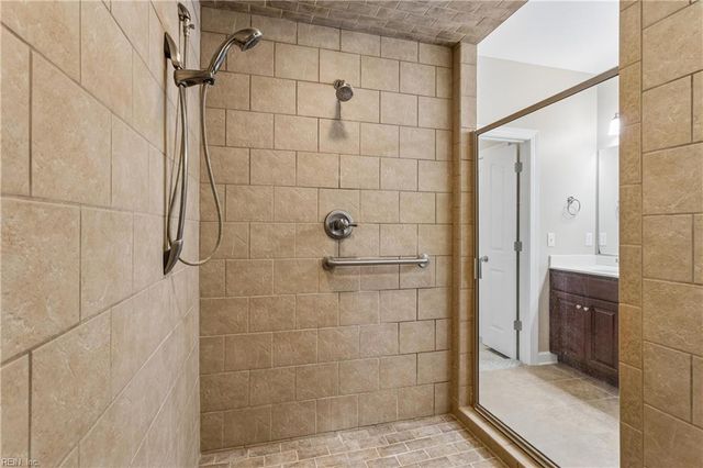 402 Pasture LN, Yorktown, VA 23693