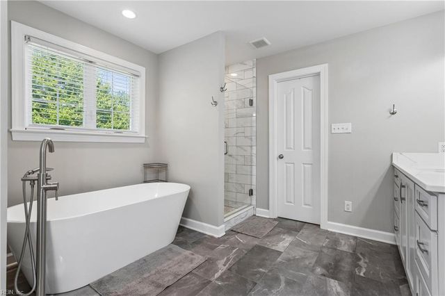 402 Pasture LN, Yorktown, VA 23693