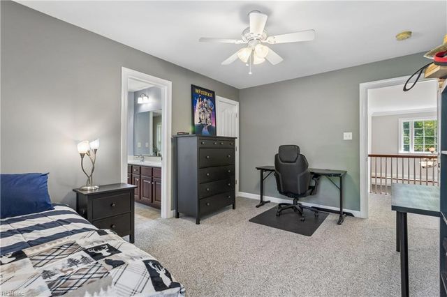 402 Pasture LN, Yorktown, VA 23693