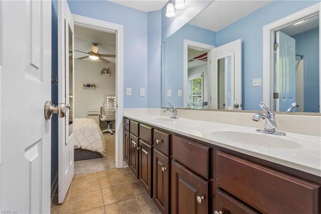 402 Pasture LN, Yorktown, VA 23693