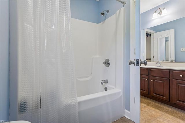 402 Pasture LN, Yorktown, VA 23693