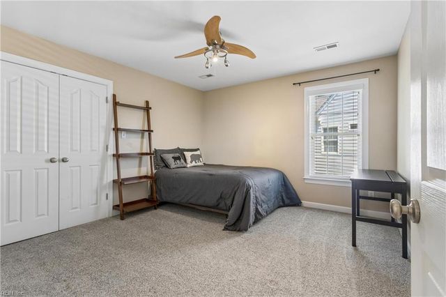 402 Pasture LN, Yorktown, VA 23693