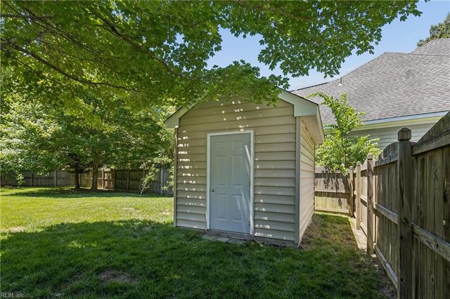 402 Pasture LN, Yorktown, VA 23693