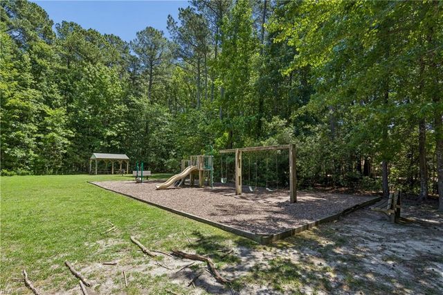 402 Pasture LN, Yorktown, VA 23693