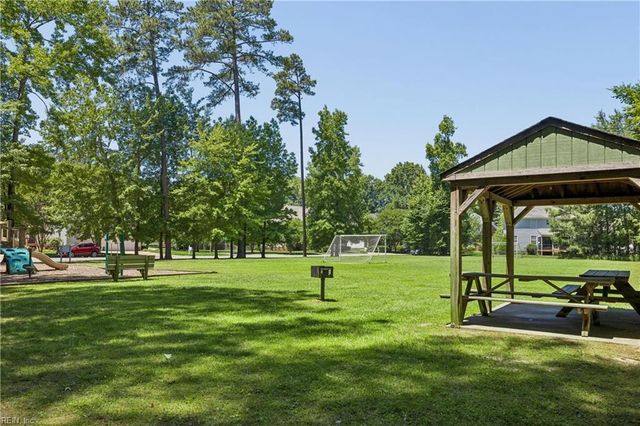 402 Pasture LN, Yorktown, VA 23693