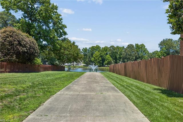 402 Pasture LN, Yorktown, VA 23693