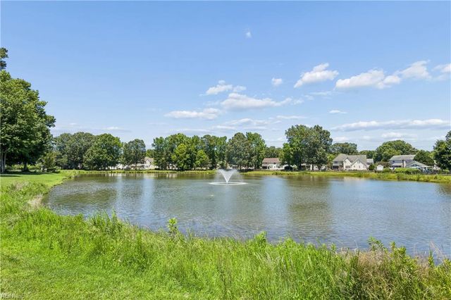 402 Pasture LN, Yorktown, VA 23693