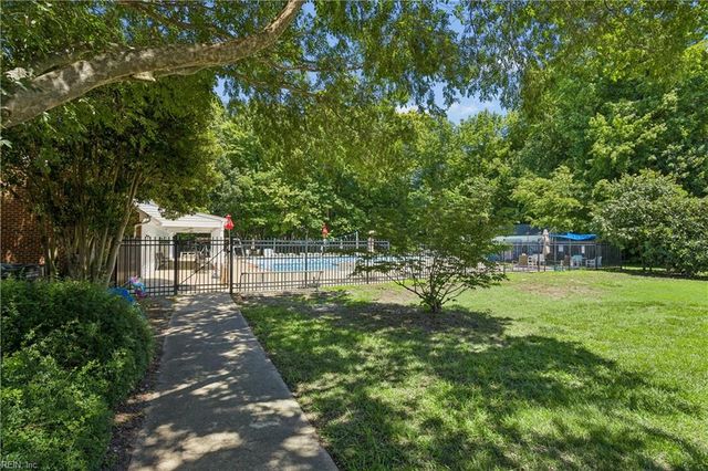 402 Pasture LN, Yorktown, VA 23693