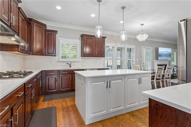 402 Pasture LN, Yorktown, VA 23693