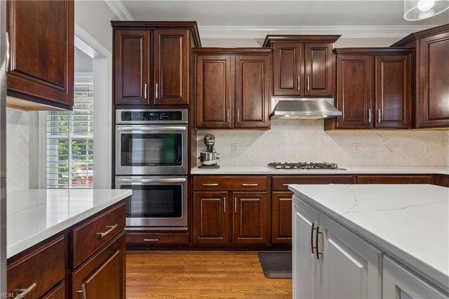 402 Pasture LN, Yorktown, VA 23693