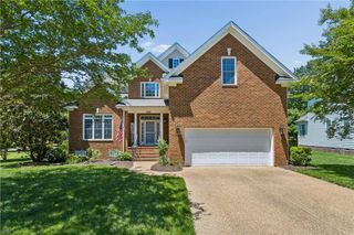 402 Pasture LN, Yorktown, VA 23693
