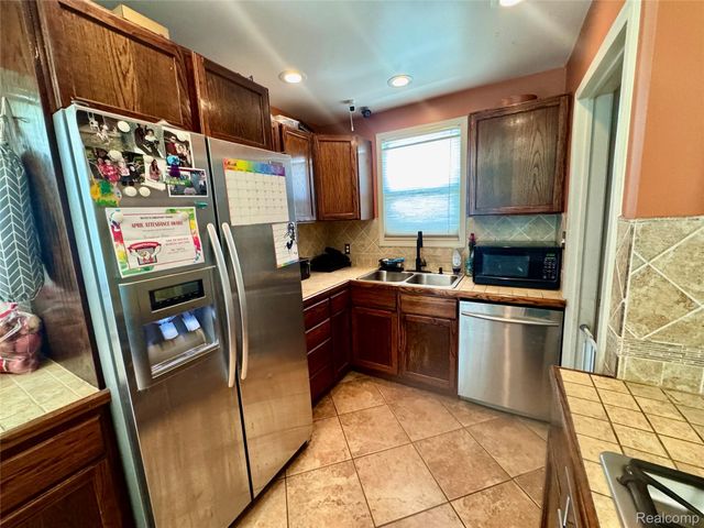 15153 Dasher Avenue, Allen Park, MI 48101