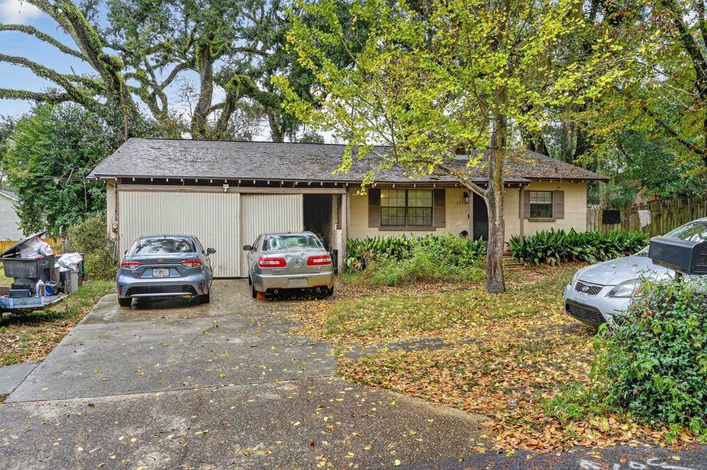 2226 Pontiac Drive, Tallahassee, FL 32301