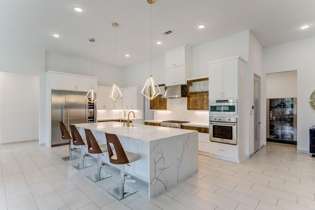 1002 Royal Lakes Manor Boulevard, Richmond, TX 77469