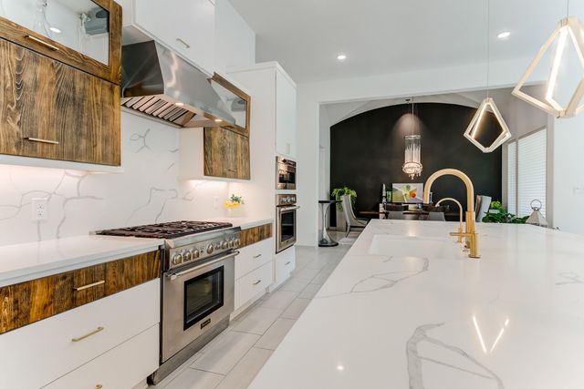 1002 Royal Lakes Manor Boulevard, Richmond, TX 77469