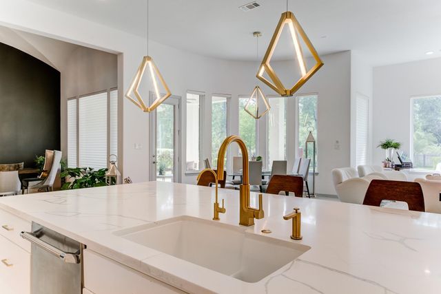 1002 Royal Lakes Manor Boulevard, Richmond, TX 77469