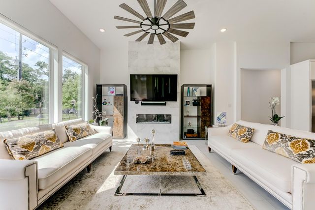 1002 Royal Lakes Manor Boulevard, Richmond, TX 77469