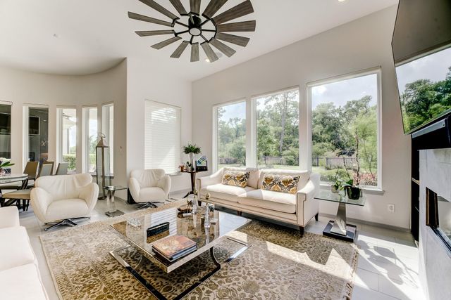 1002 Royal Lakes Manor Boulevard, Richmond, TX 77469