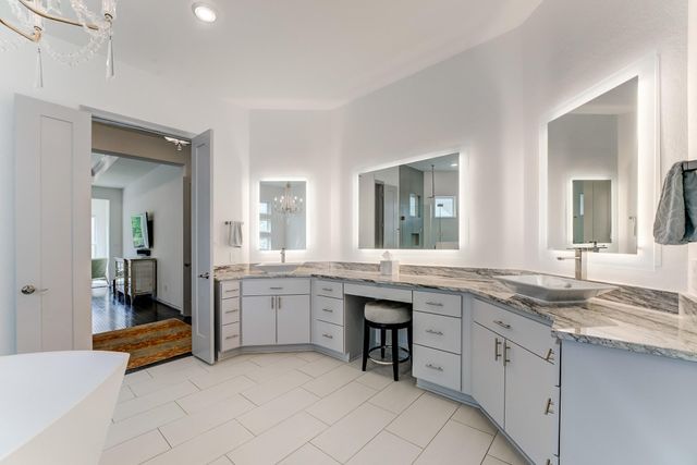 1002 Royal Lakes Manor Boulevard, Richmond, TX 77469