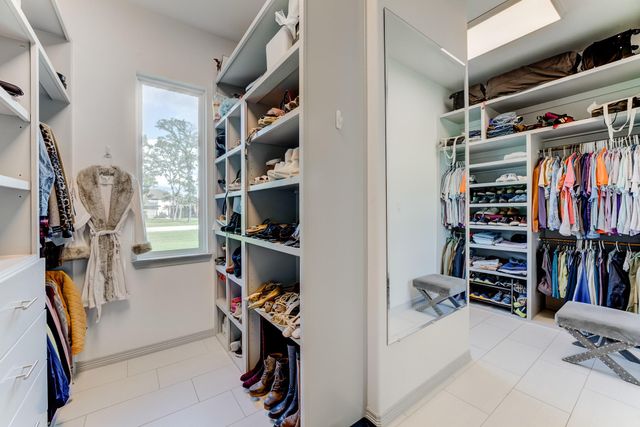 1002 Royal Lakes Manor Boulevard, Richmond, TX 77469