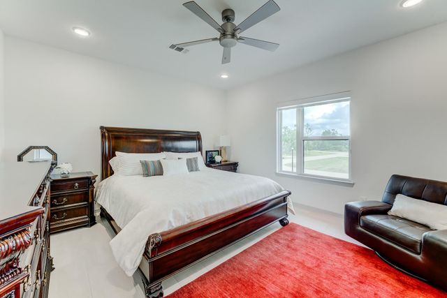 1002 Royal Lakes Manor Boulevard, Richmond, TX 77469