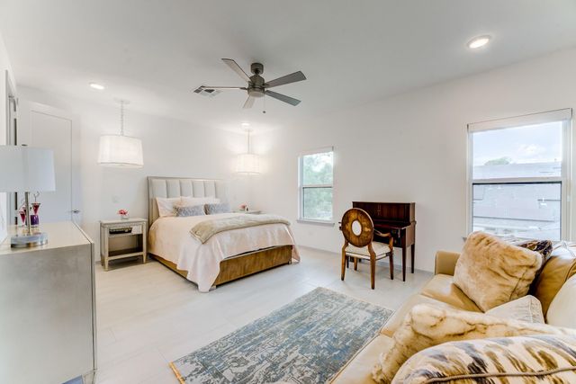 1002 Royal Lakes Manor Boulevard, Richmond, TX 77469