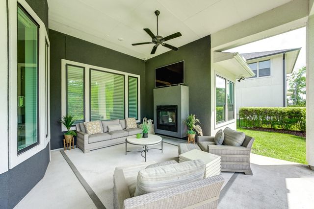 1002 Royal Lakes Manor Boulevard, Richmond, TX 77469